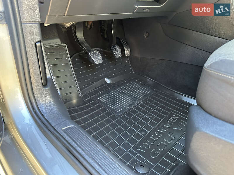 Универсал Volkswagen Golf 2015 в Лопатине фото 52 Универсал Volkswagen Golf 2015 в Лопатине