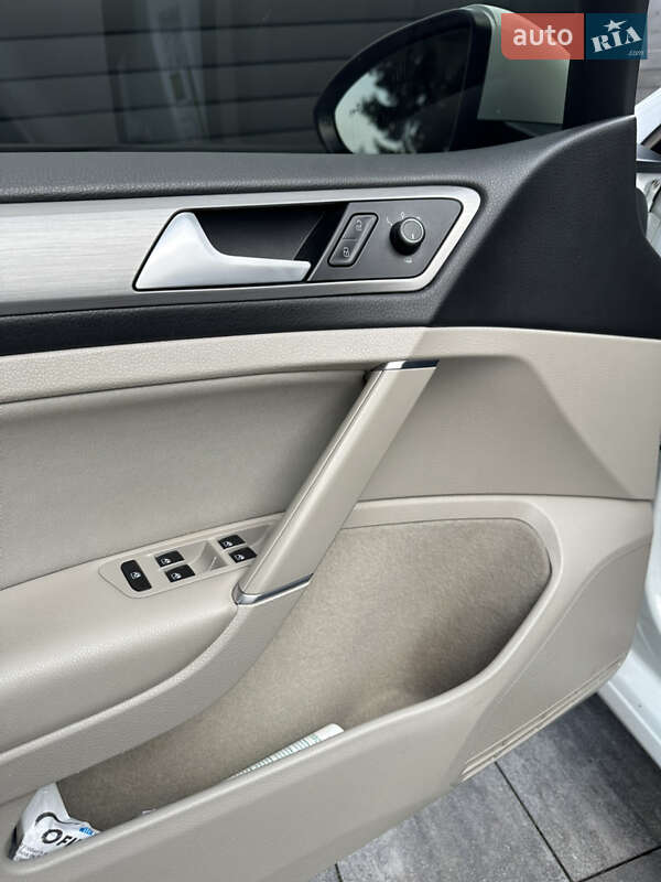 Универсал Volkswagen Golf 2016 в Киеве фото 6 Универсал Volkswagen Golf 2016 в Киеве