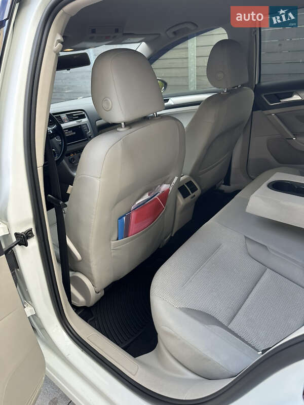 Универсал Volkswagen Golf 2016 в Киеве фото 14 Универсал Volkswagen Golf 2016 в Киеве