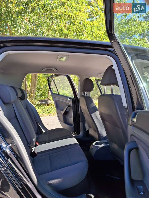 Хэтчбек Volkswagen Golf 2008 в Днепре