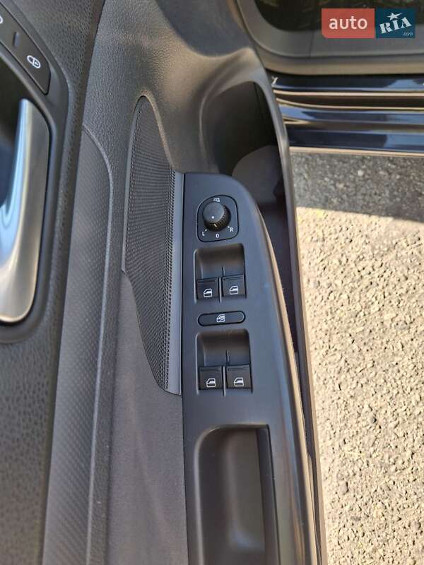 Хэтчбек Volkswagen Golf 2008 в Днепре