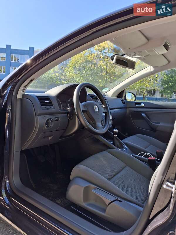 Хэтчбек Volkswagen Golf 2008 в Днепре