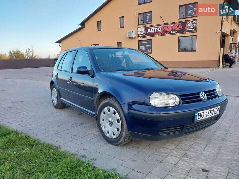 Хэтчбек Volkswagen Golf 2002 в Тернополе
