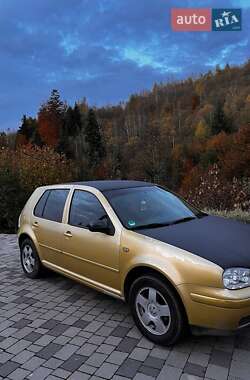 Хэтчбек Volkswagen Golf 1998 в Воловце