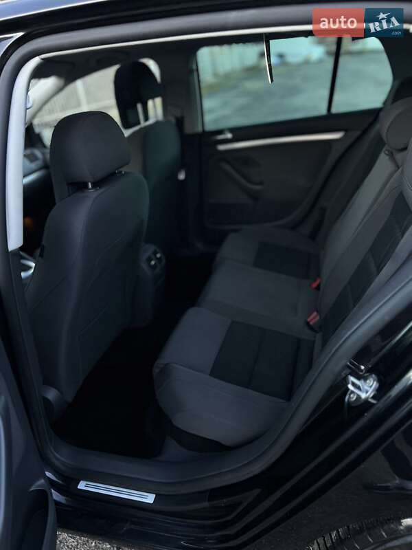 Хетчбек Volkswagen Golf 2008 в Рівному