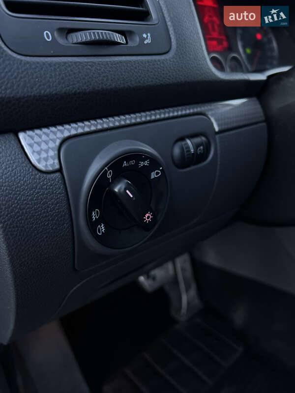 Хетчбек Volkswagen Golf 2008 в Рівному