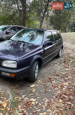 Хетчбек Volkswagen Golf 1997 в Запоріжжі