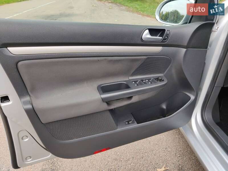 Хэтчбек Volkswagen Golf 2008 в Нежине