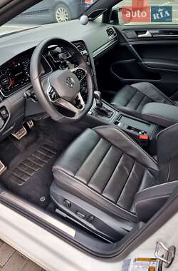Хэтчбек Volkswagen Golf 2019 в 