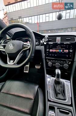 Хэтчбек Volkswagen Golf 2019 в 