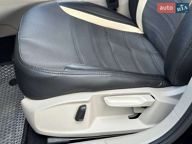 Універсал Volkswagen Golf 2015 в Дніпрі