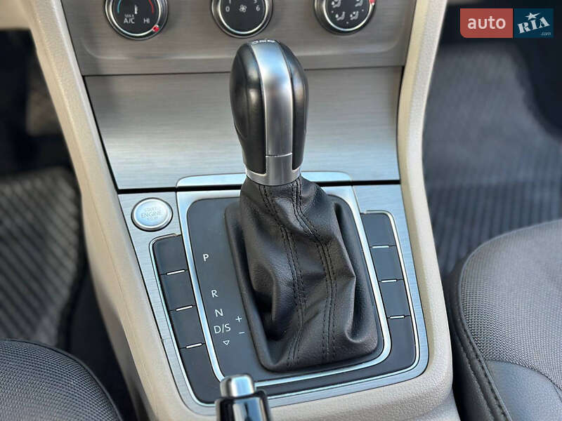 Універсал Volkswagen Golf 2015 в Дніпрі