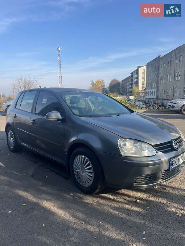Хетчбек Volkswagen Golf 2005 в Рівному