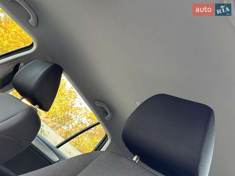 Хэтчбек Volkswagen Golf 2009 в Нововолынске