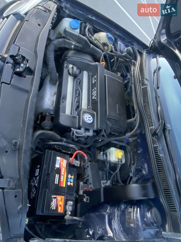 Хэтчбек Volkswagen Golf 2003 в Каменец-Подольском