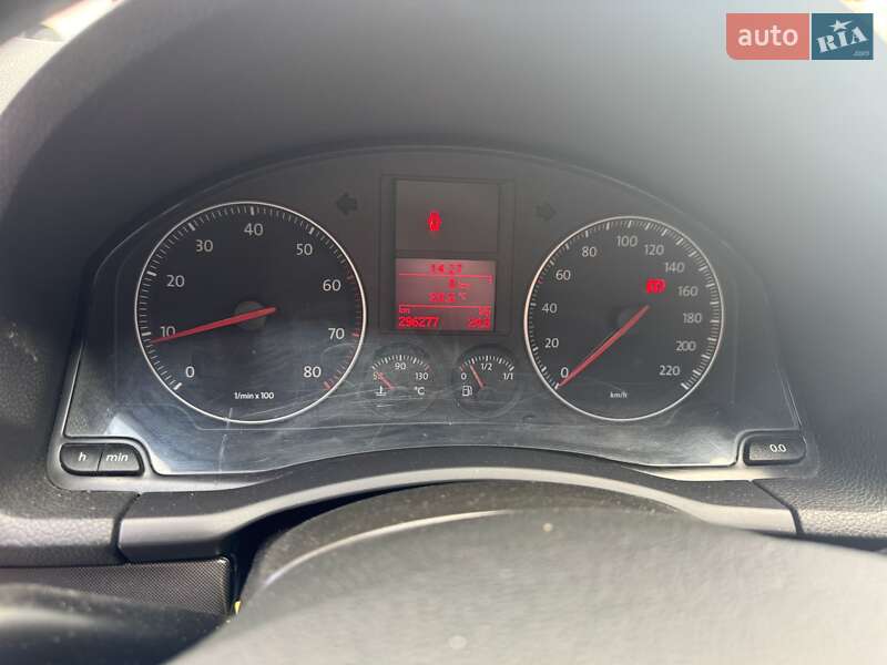 Хетчбек Volkswagen Golf 2005 в Стрию