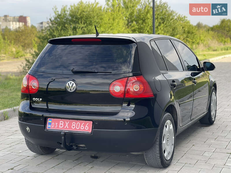 Хетчбек Volkswagen Golf 2008 в Рівному