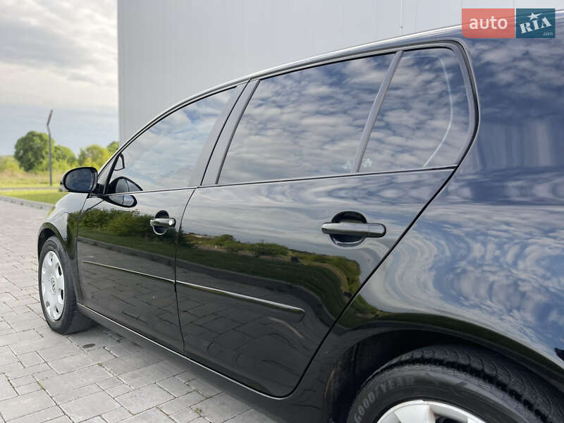 Хетчбек Volkswagen Golf 2008 в Рівному