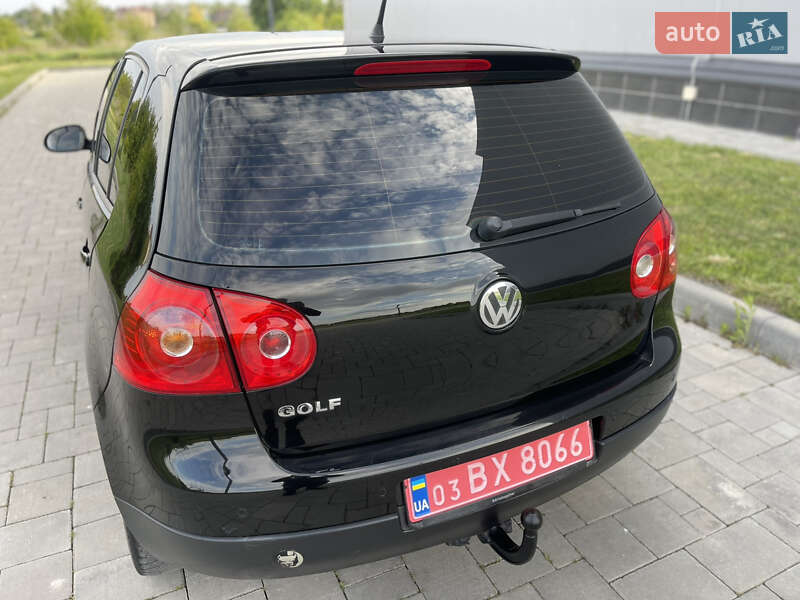 Хетчбек Volkswagen Golf 2008 в Рівному