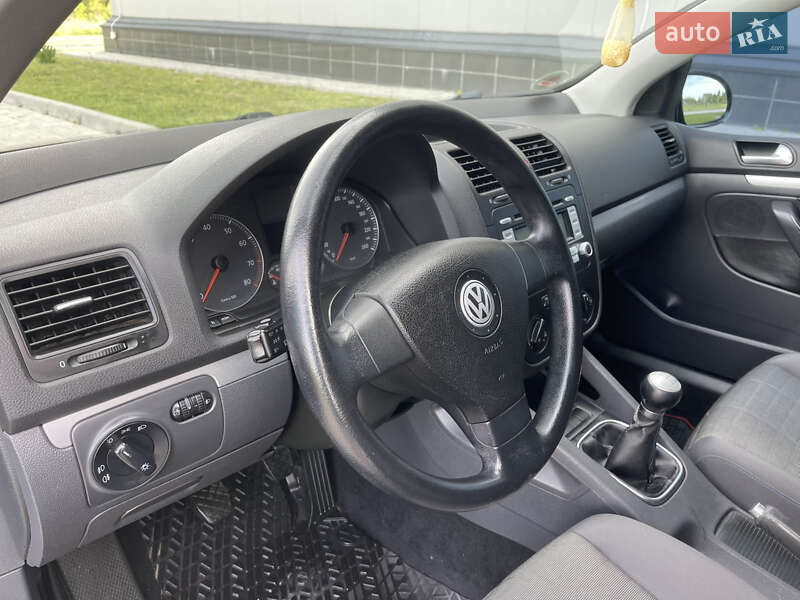 Хетчбек Volkswagen Golf 2008 в Рівному