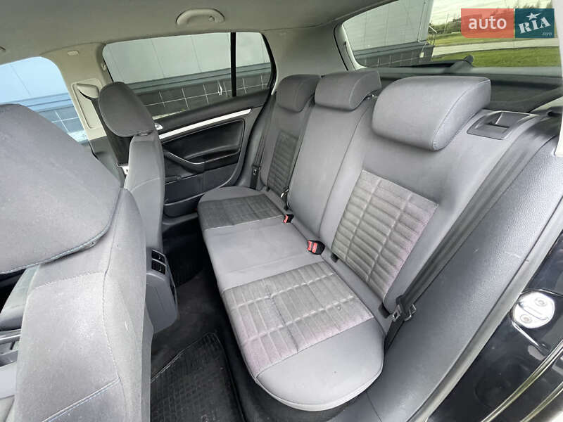 Хетчбек Volkswagen Golf 2008 в Рівному