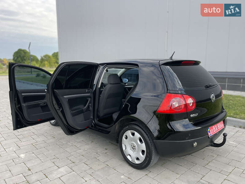 Хетчбек Volkswagen Golf 2008 в Рівному
