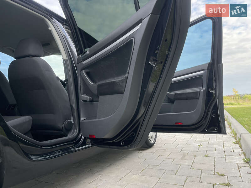 Хетчбек Volkswagen Golf 2008 в Рівному