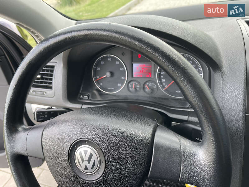Хетчбек Volkswagen Golf 2008 в Рівному