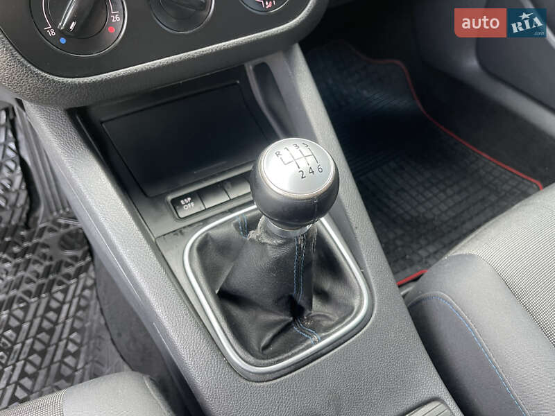 Хетчбек Volkswagen Golf 2008 в Рівному