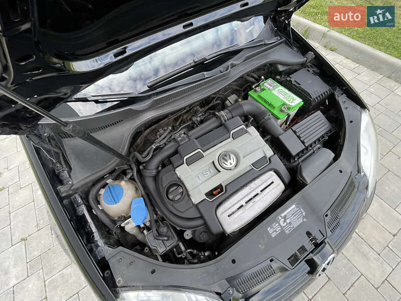 Хетчбек Volkswagen Golf 2008 в Рівному