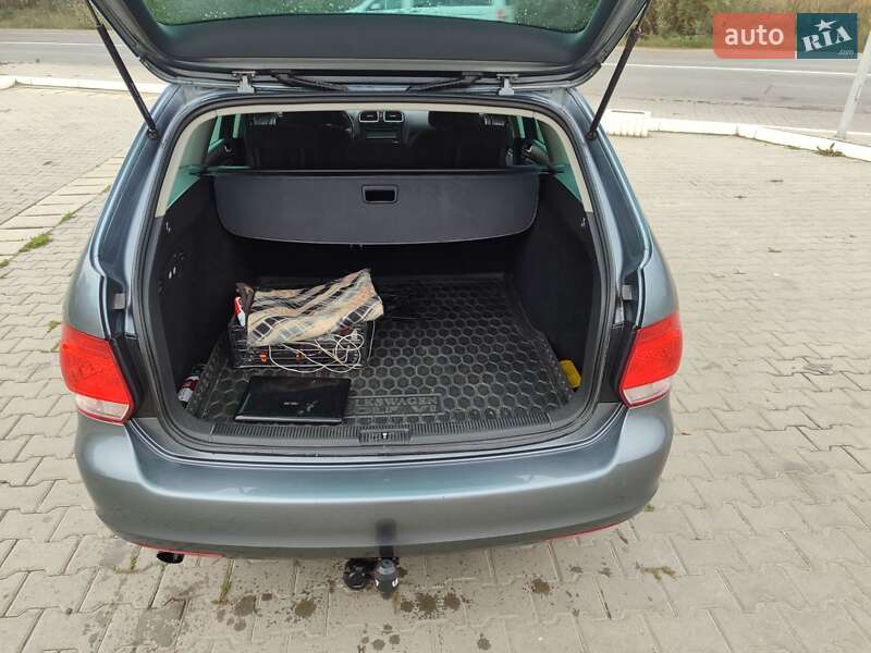 Универсал Volkswagen Golf 2011 в Черновцах