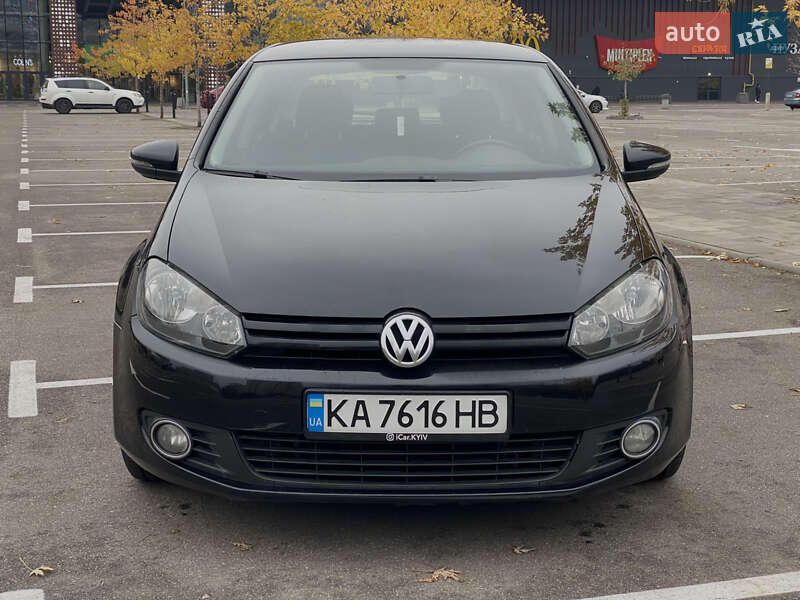 Хэтчбек Volkswagen Golf 2010 в Киеве