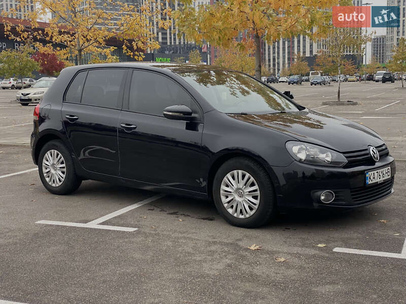 Хэтчбек Volkswagen Golf 2010 в Киеве