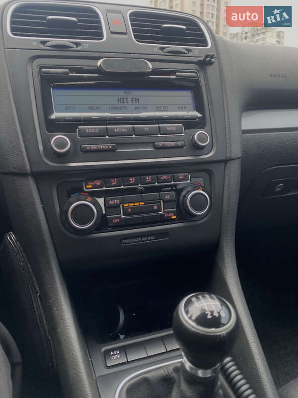 Хэтчбек Volkswagen Golf 2010 в Киеве