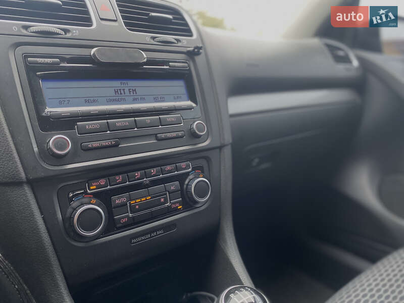 Хэтчбек Volkswagen Golf 2010 в Киеве