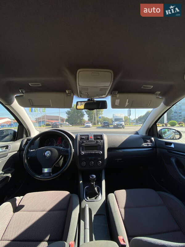 Хетчбек Volkswagen Golf 2006 в Києві