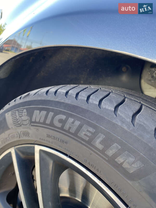 Хетчбек Volkswagen Golf 2006 в Києві