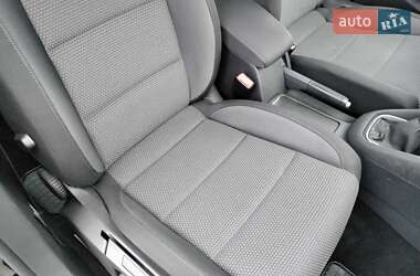 Хэтчбек Volkswagen Golf 2009 в 