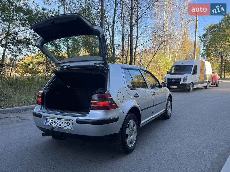 Хетчбек Volkswagen Golf 2001 в Чернігові