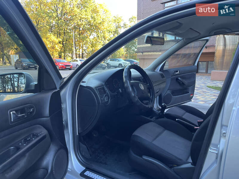 Хетчбек Volkswagen Golf 2001 в Чернігові