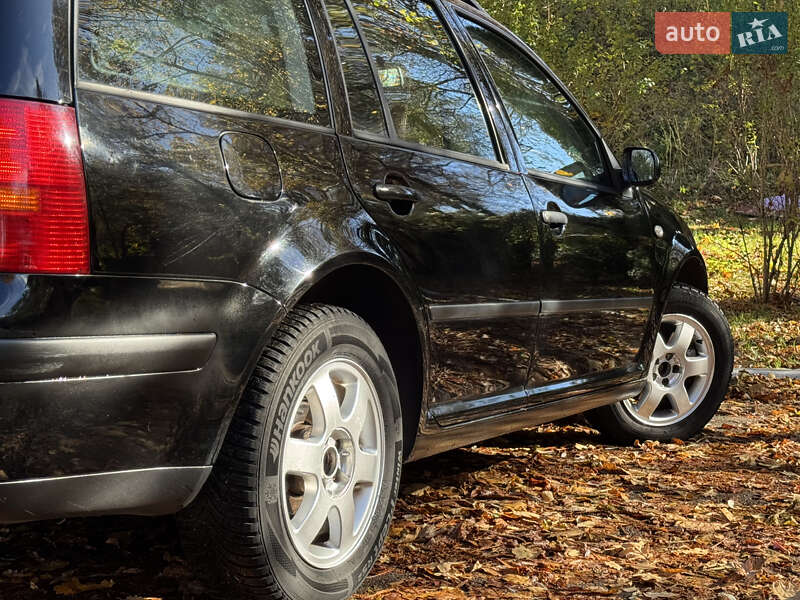 Універсал Volkswagen Golf 2005 в Дрогобичі