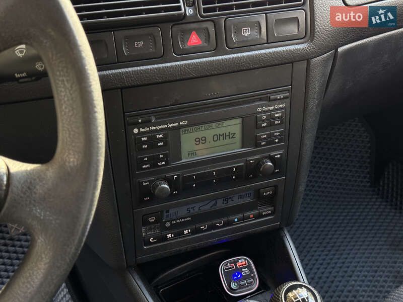 Універсал Volkswagen Golf 2005 в Дрогобичі