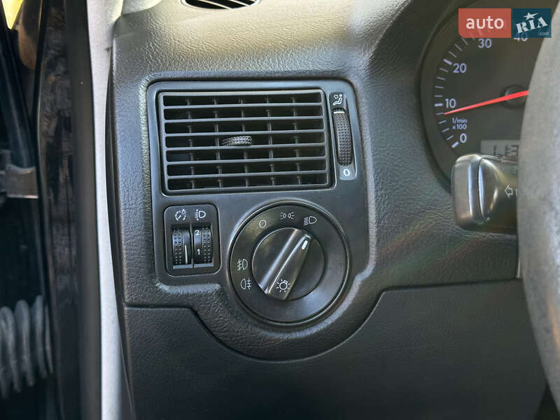 Універсал Volkswagen Golf 2005 в Дрогобичі