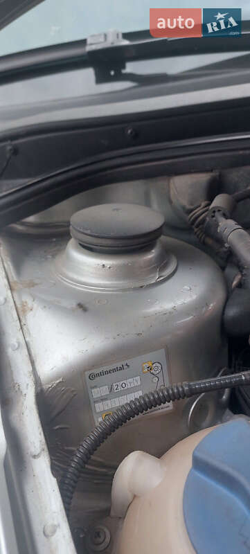 Хетчбек Volkswagen Golf 2003 в Миколаєві