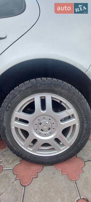 Хетчбек Volkswagen Golf 2003 в Миколаєві