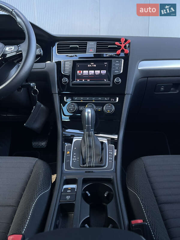 Универсал Volkswagen Golf 2014 в Львове