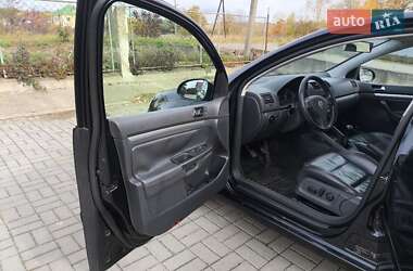 Хэтчбек Volkswagen Golf 2004 в Черновцах