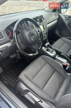 Хэтчбек Volkswagen Golf 2010 в 