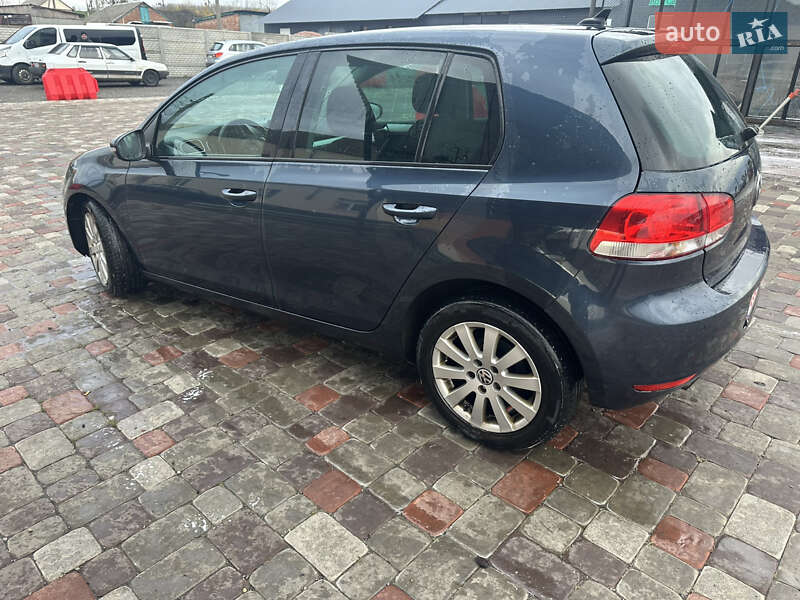 Хетчбек Volkswagen Golf 2010 в Великій Багачці
