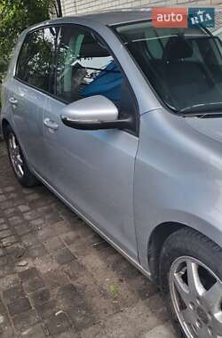 Хэтчбек Volkswagen Golf 2011 в 